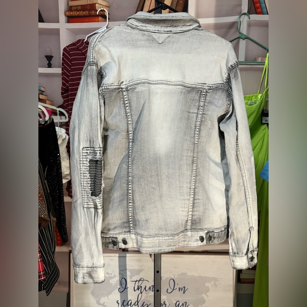 From Buckle Men's/women’s Distressed Denim Jacket- sold at Buckle- stretchy - Picture 8 of 13